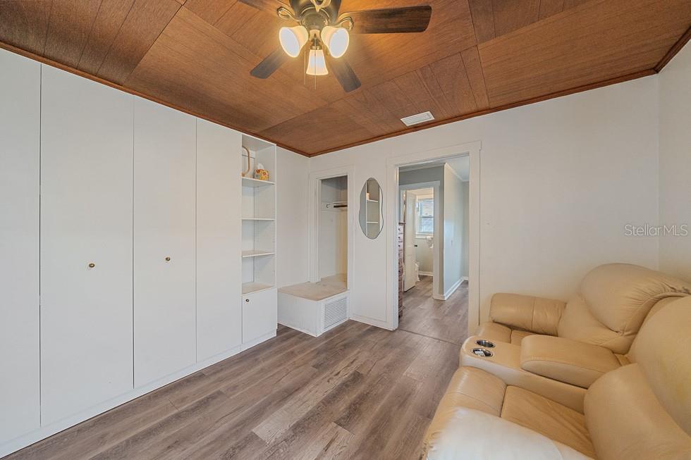 EASTWOOD UN #2 - Residential