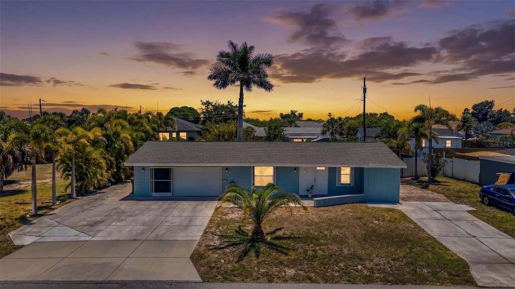 Photo of 433 Glenridge Avenue NW, Port Charlotte, FL 33952 (MLS # C7526225)