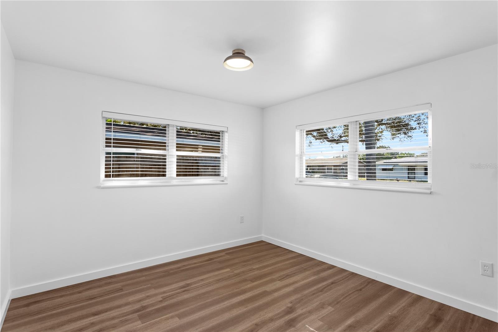 TROPICAL GROVES - Residential