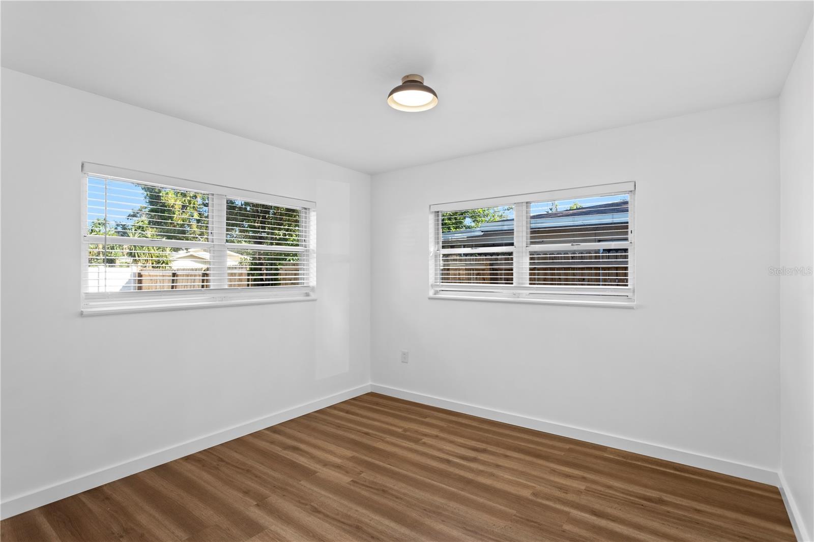 TROPICAL GROVES - Residential