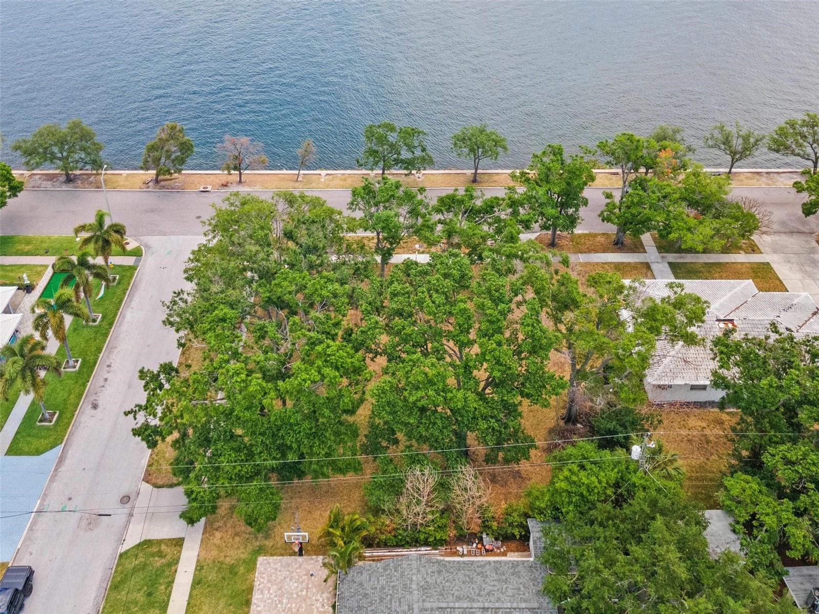 DAVIS ISLANDS PB10 PG52 TO 57 - Residential