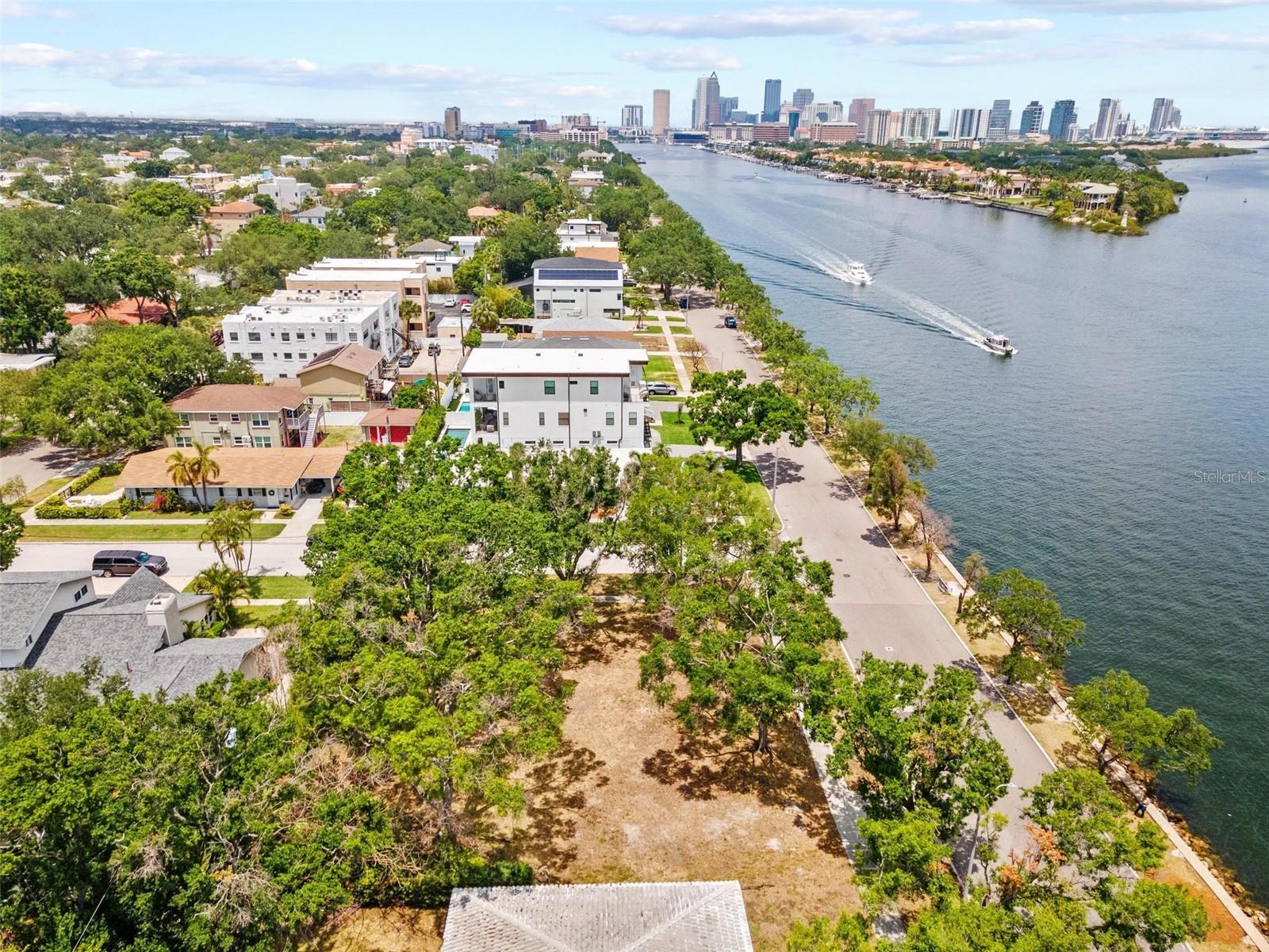 DAVIS ISLANDS PB10 PG52 TO 57 - Residential
