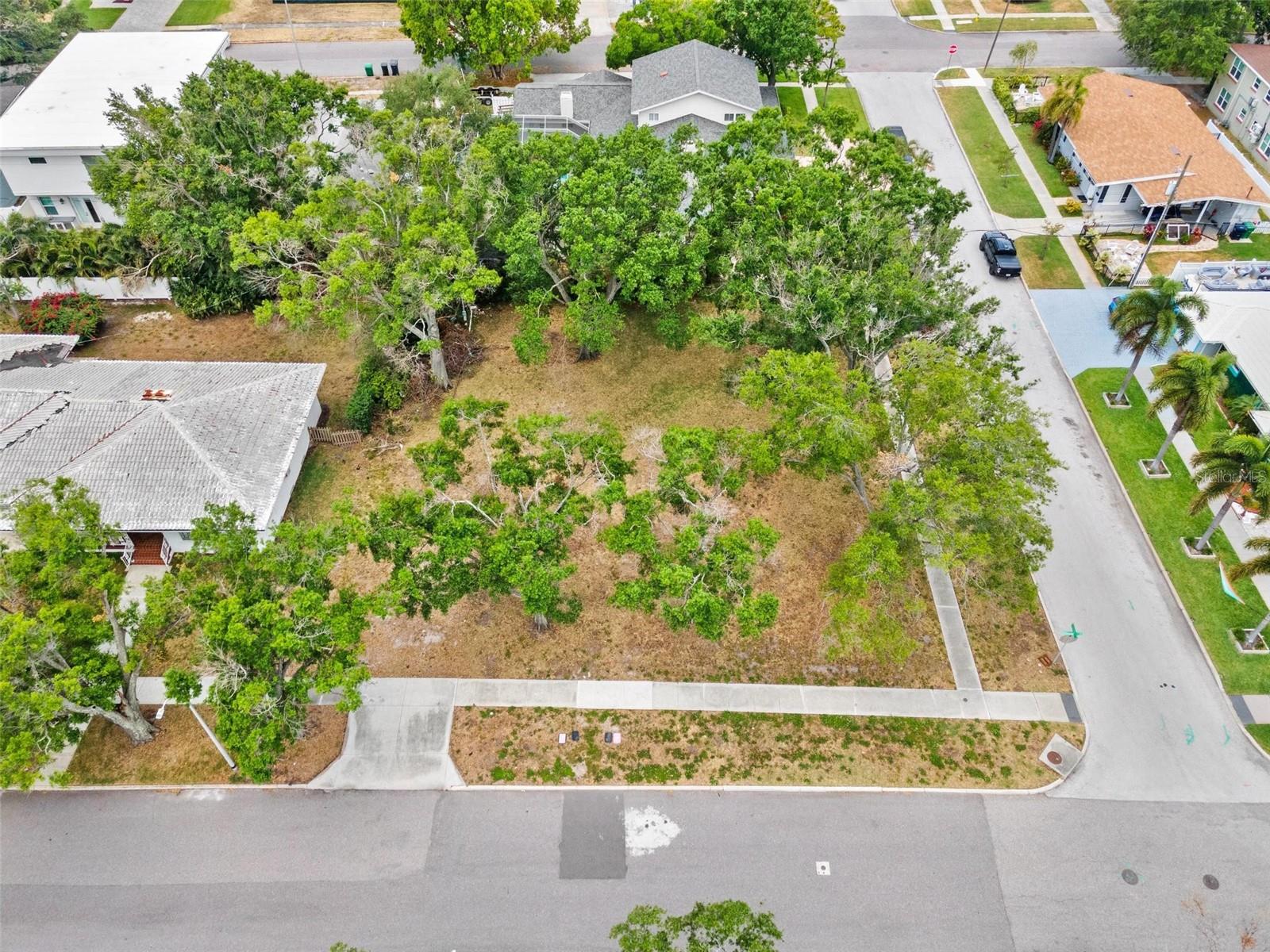 DAVIS ISLANDS PB10 PG52 TO 57 - Residential