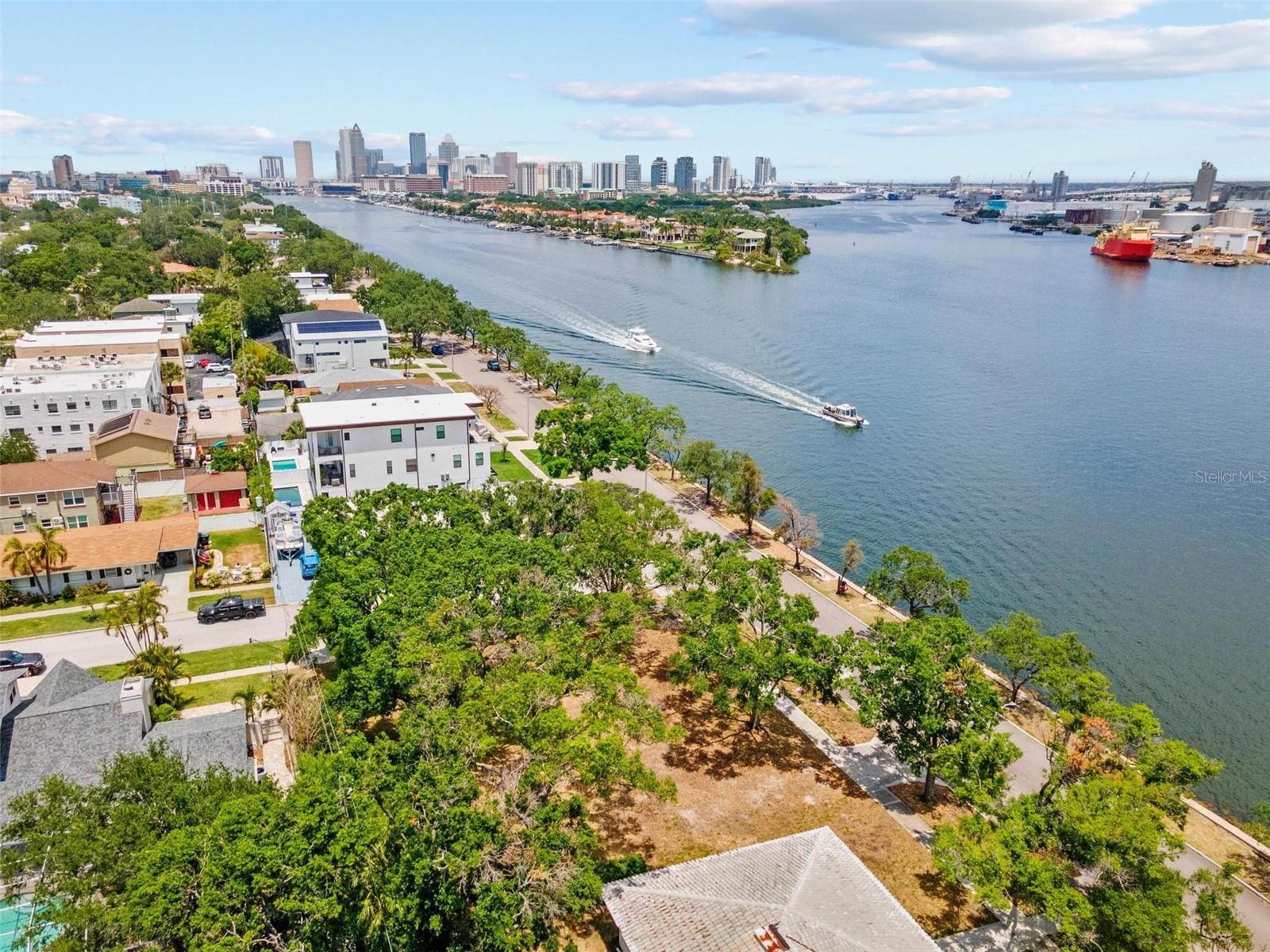DAVIS ISLANDS PB10 PG52 TO 57 - Residential