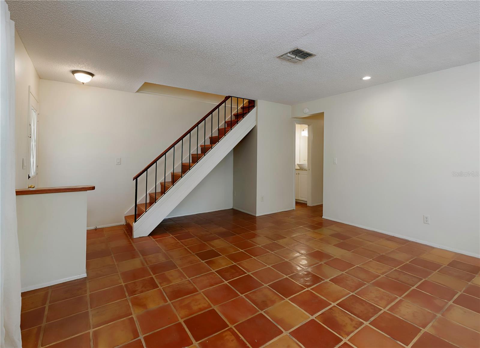 945 HAMILTON COURT
