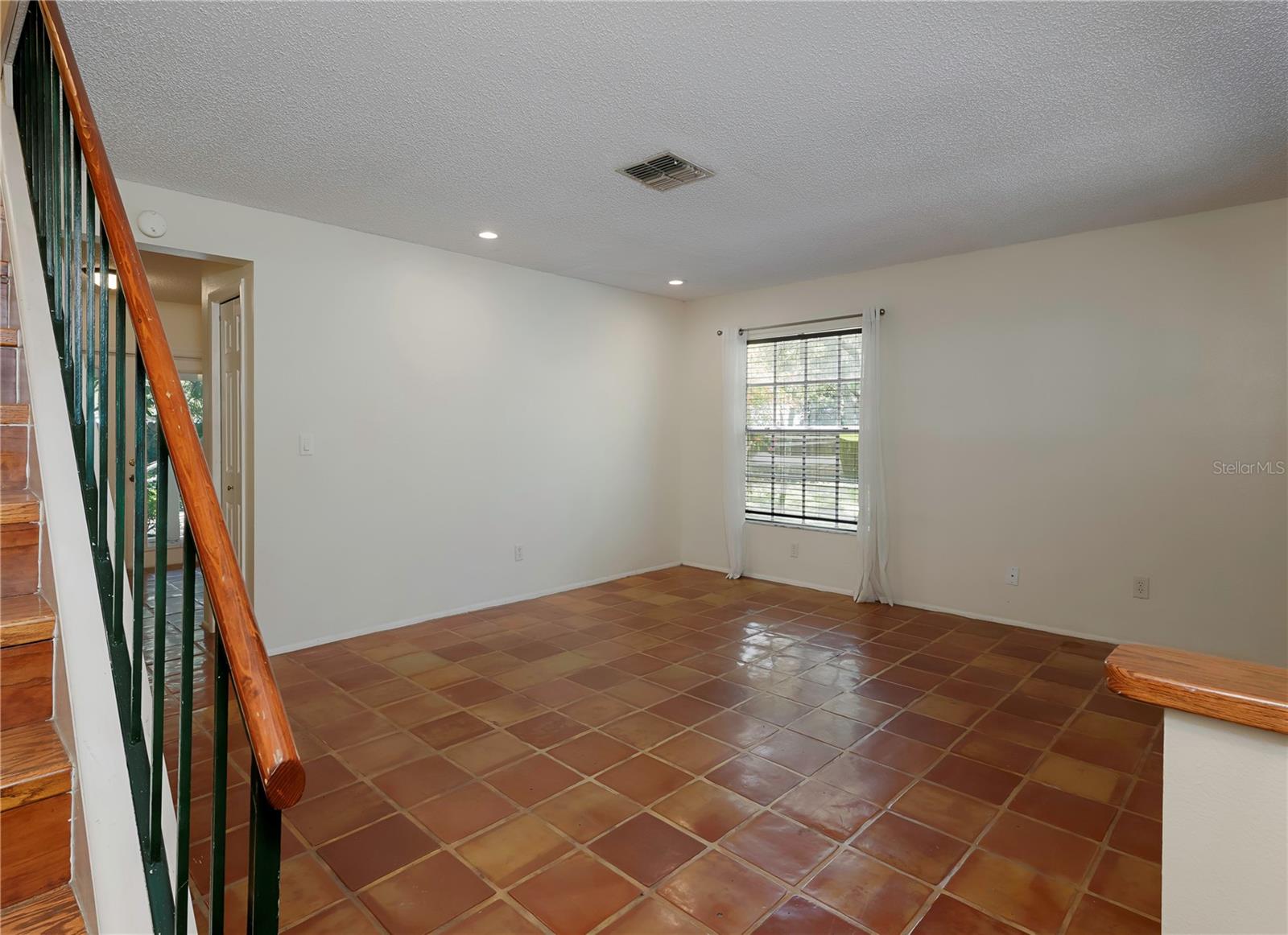 945 HAMILTON COURT