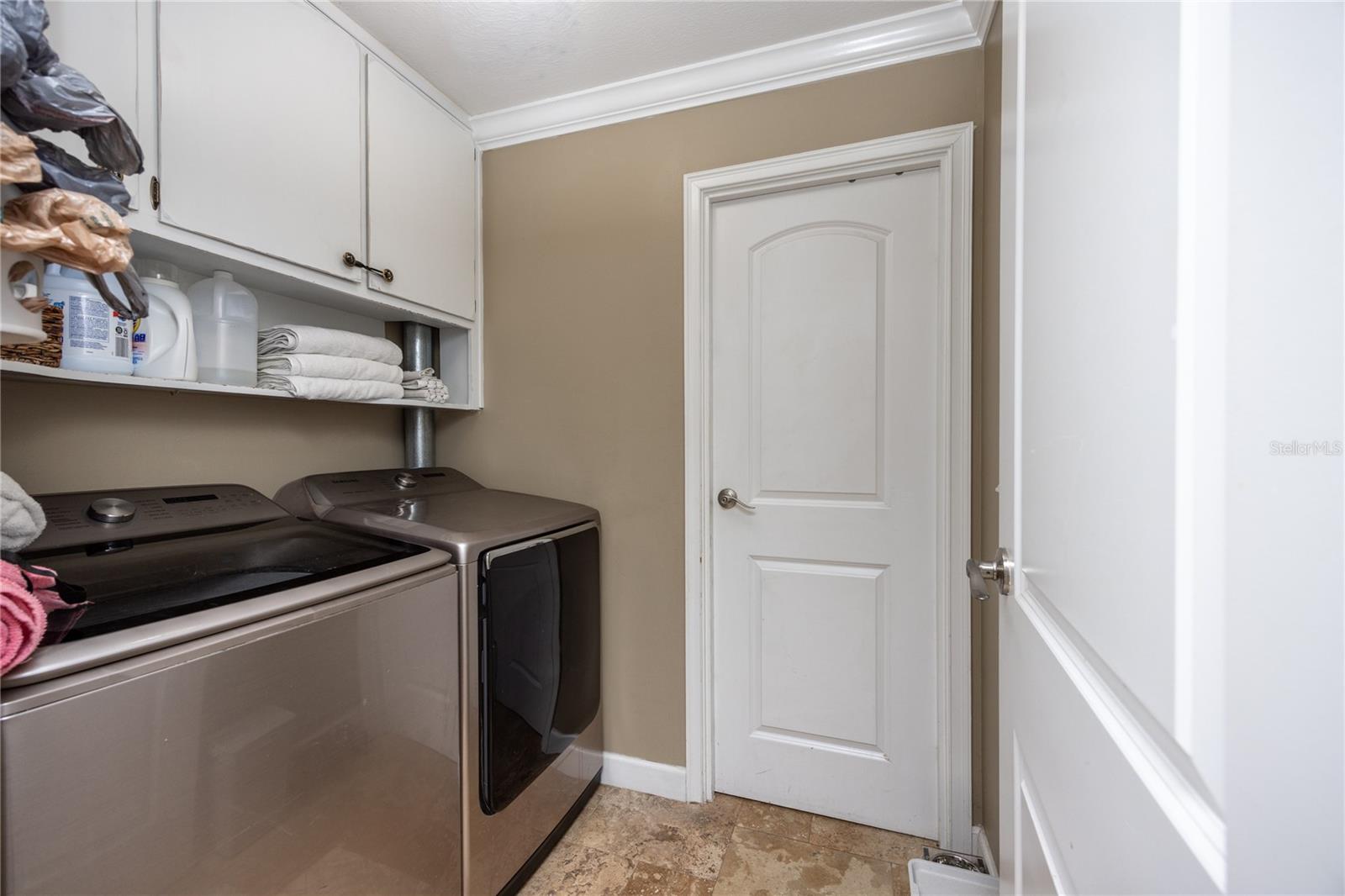 GWEN LAKE ESTATES SUB - Residential