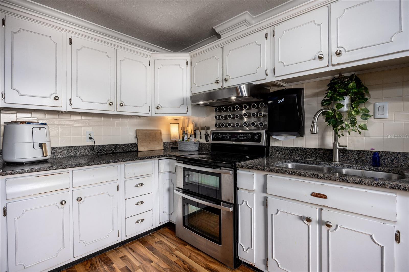 GWEN LAKE ESTATES SUB - Residential