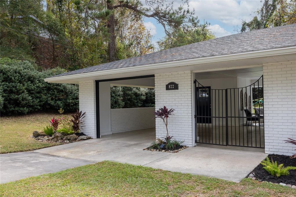 Photo of 822 NW Palm Drive, Lake City, FL 32055 (MLS # GC535880)