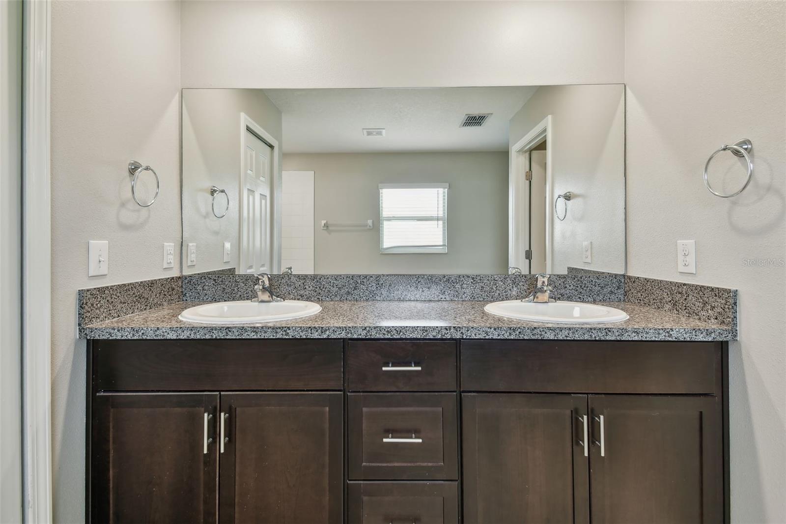 VENTANA GRVS PH 3 & CONE GROVE R - Residential Lease