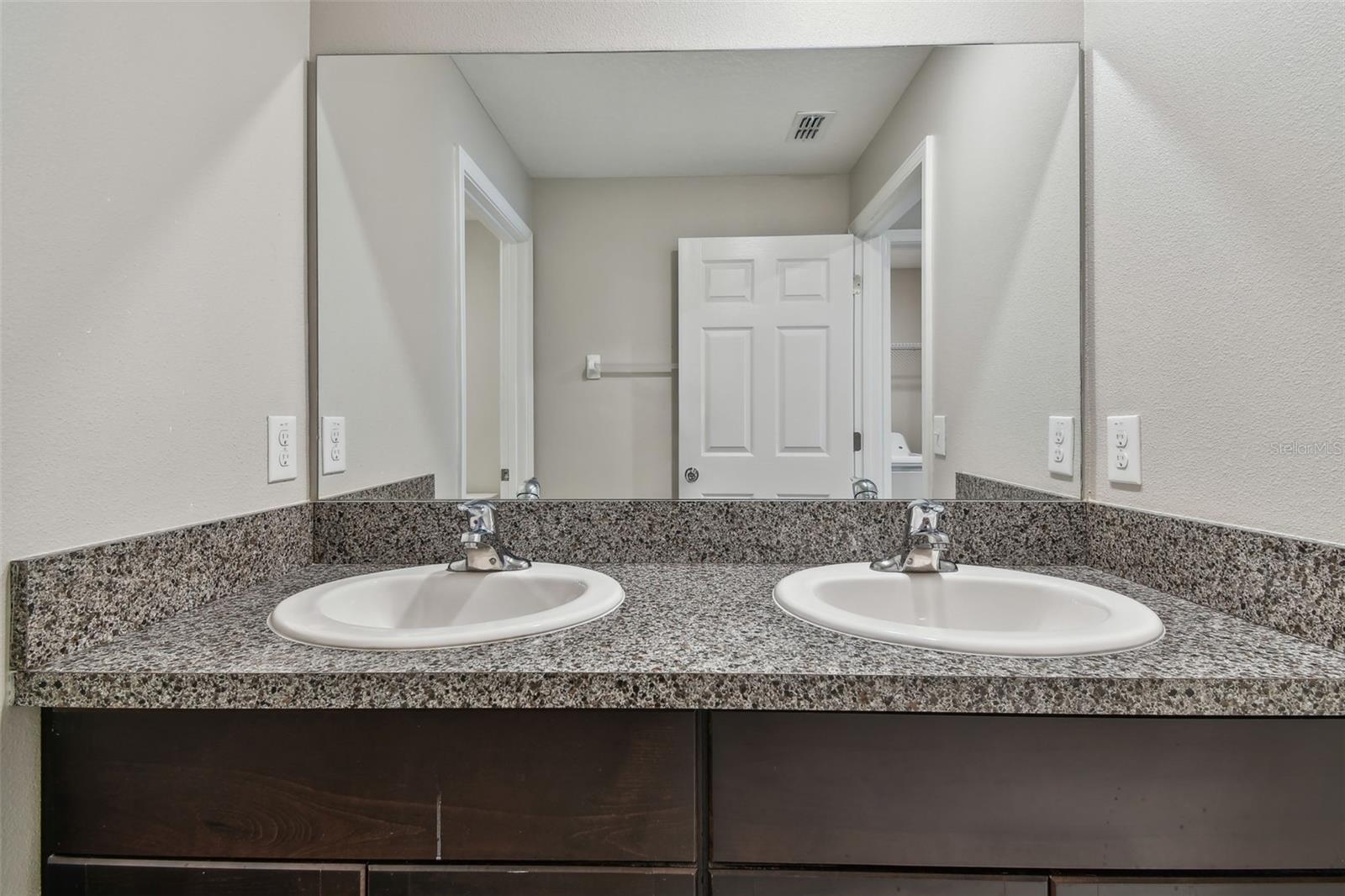 VENTANA GRVS PH 3 & CONE GROVE R - Residential Lease