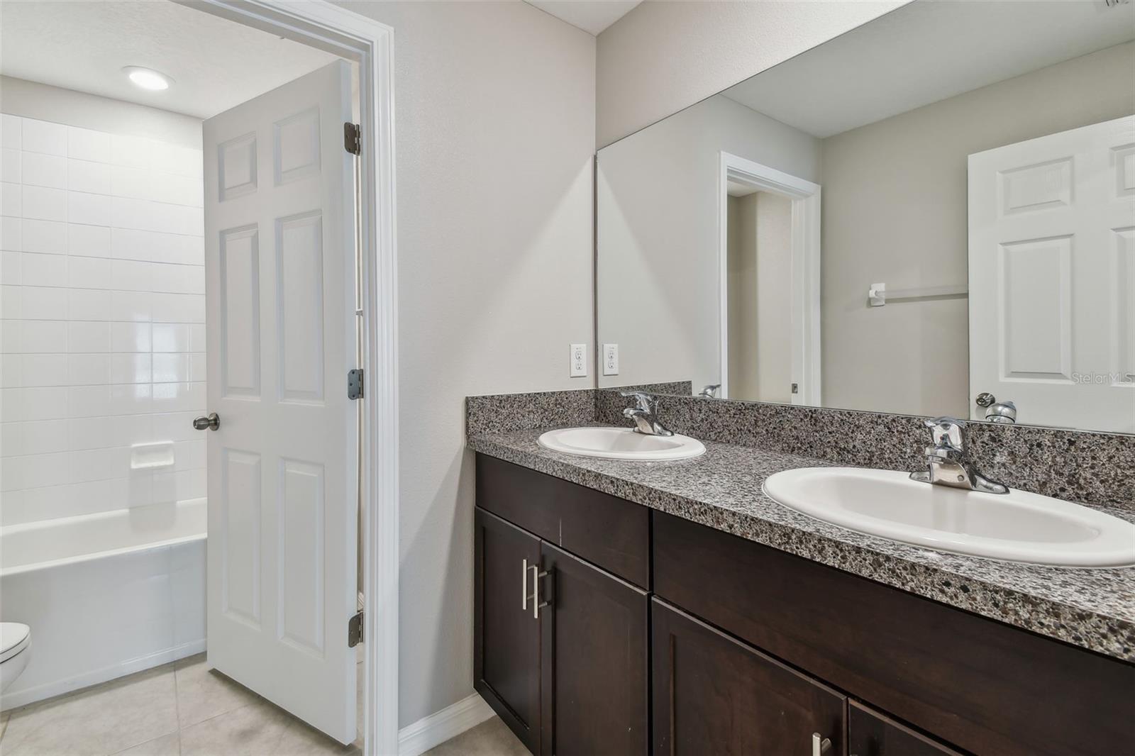 VENTANA GRVS PH 3 & CONE GROVE R - Residential Lease