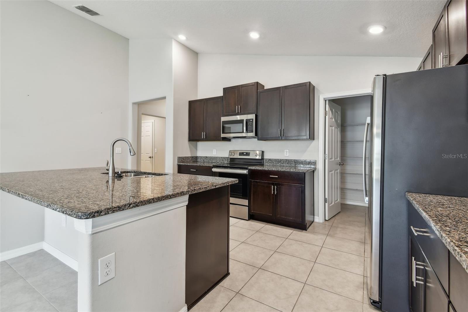 VENTANA GRVS PH 3 & CONE GROVE R - Residential Lease