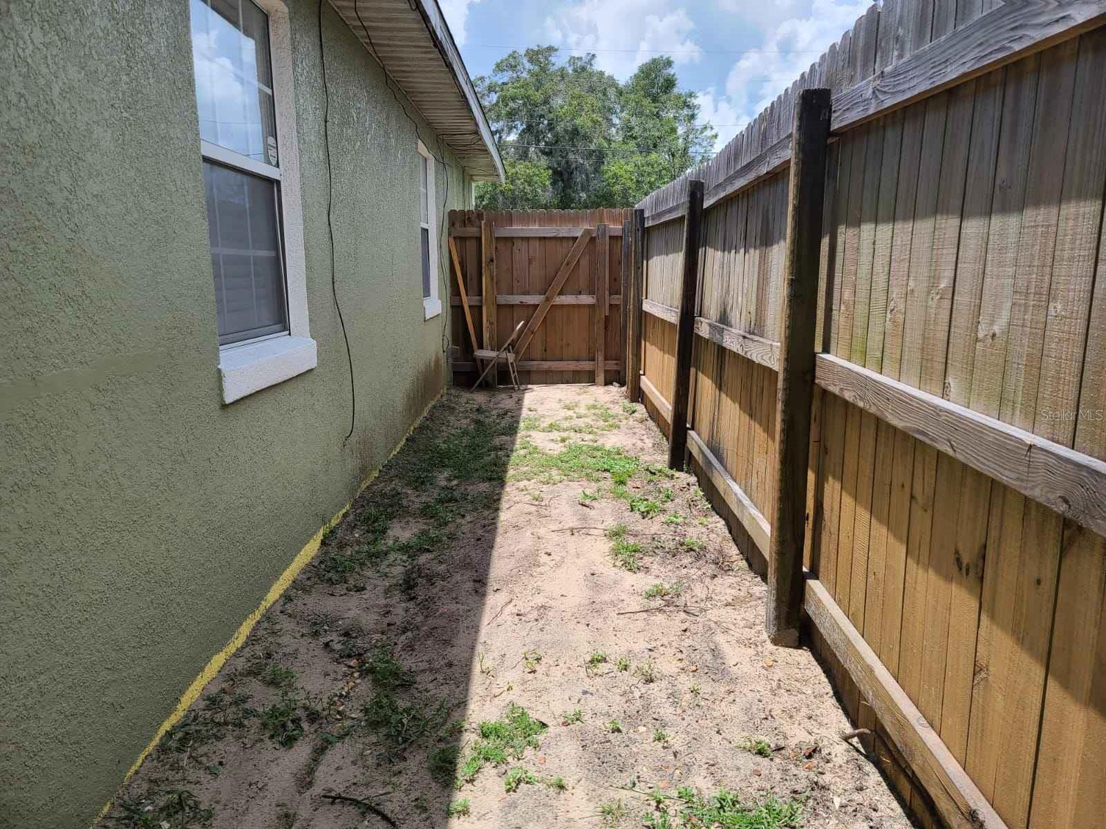 CLERMONT WOODLAWN - Residential Lease