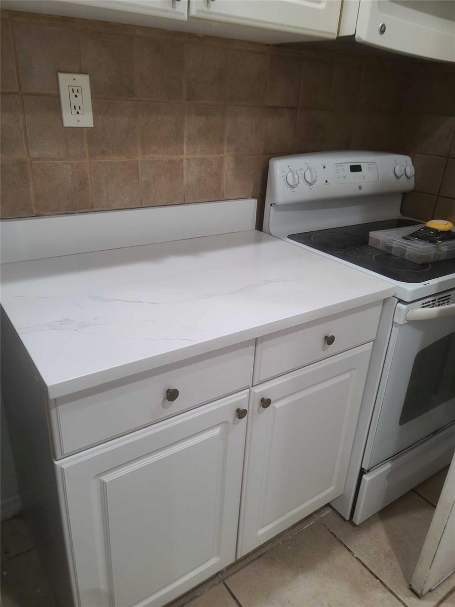 CLERMONT WOODLAWN - Residential Lease