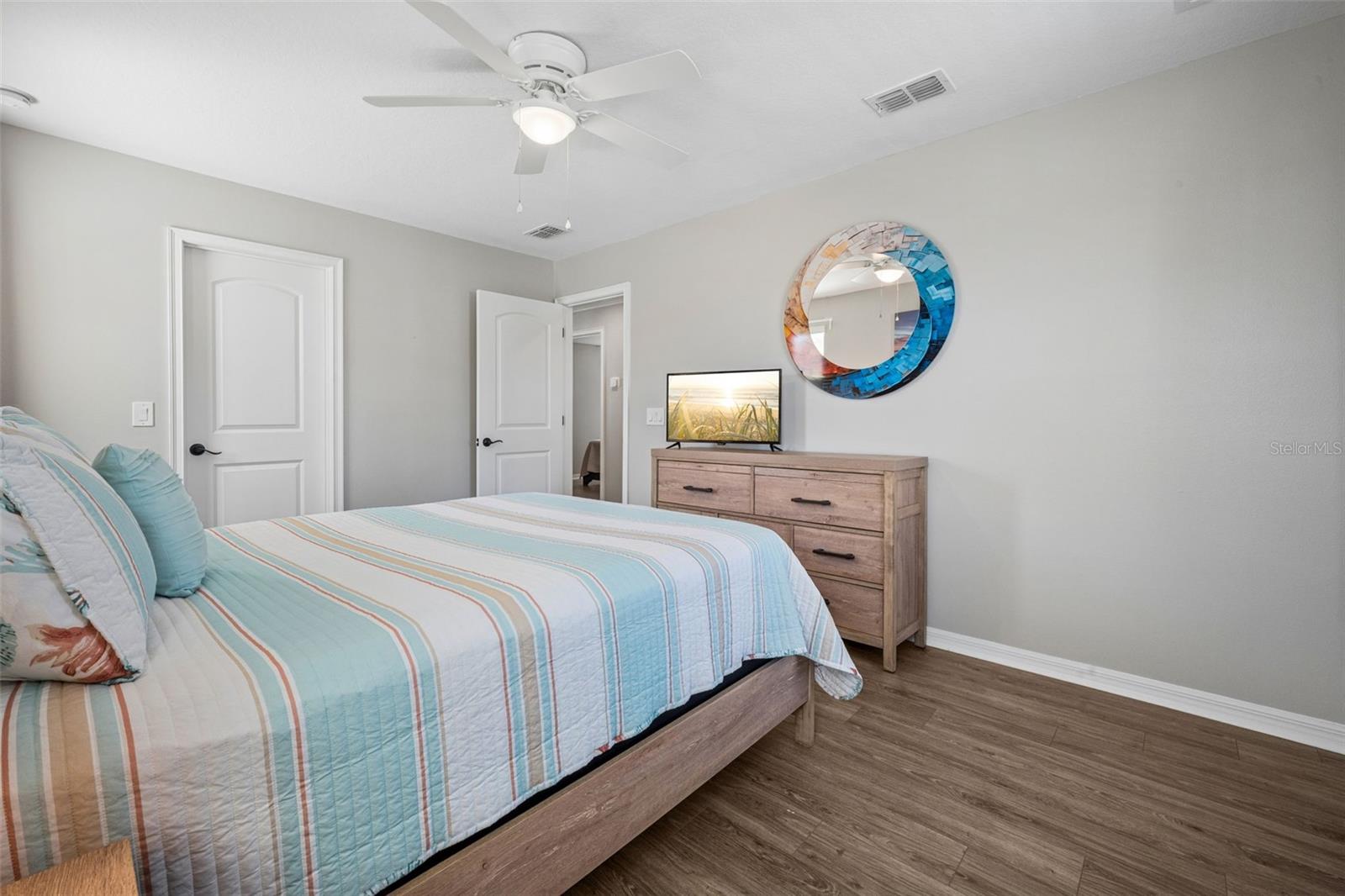 WATERSIDE/JOHNS LK-PH 2B - Residential