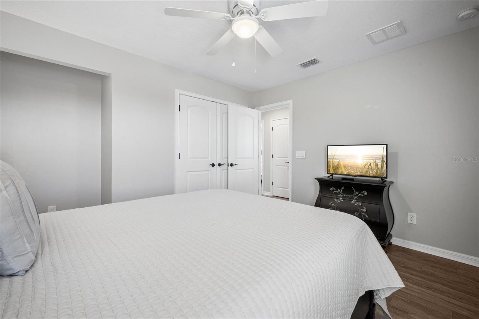 WATERSIDE/JOHNS LK-PH 2B - Residential