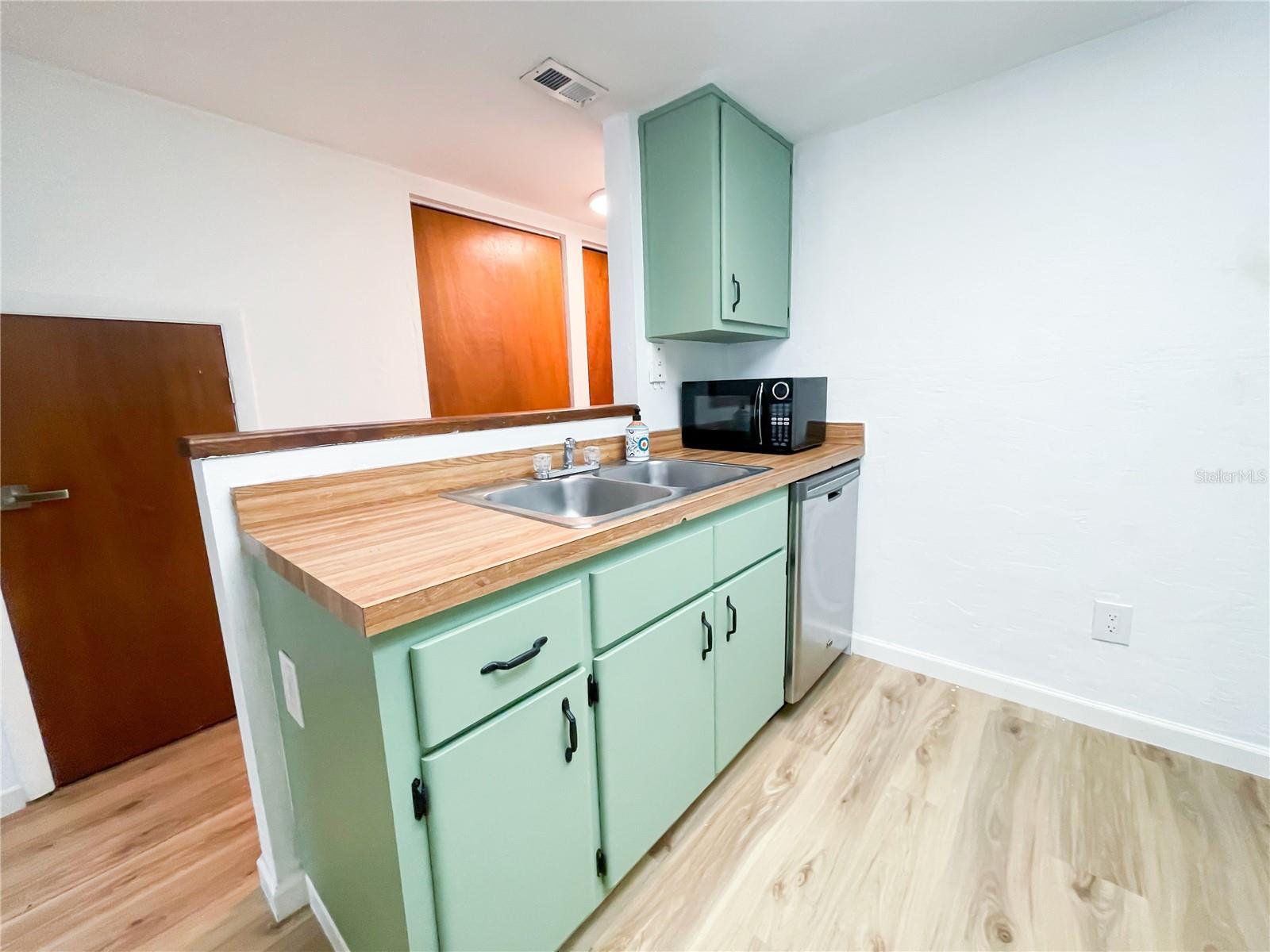 GRANTWOOD CONDO PH I - Residential