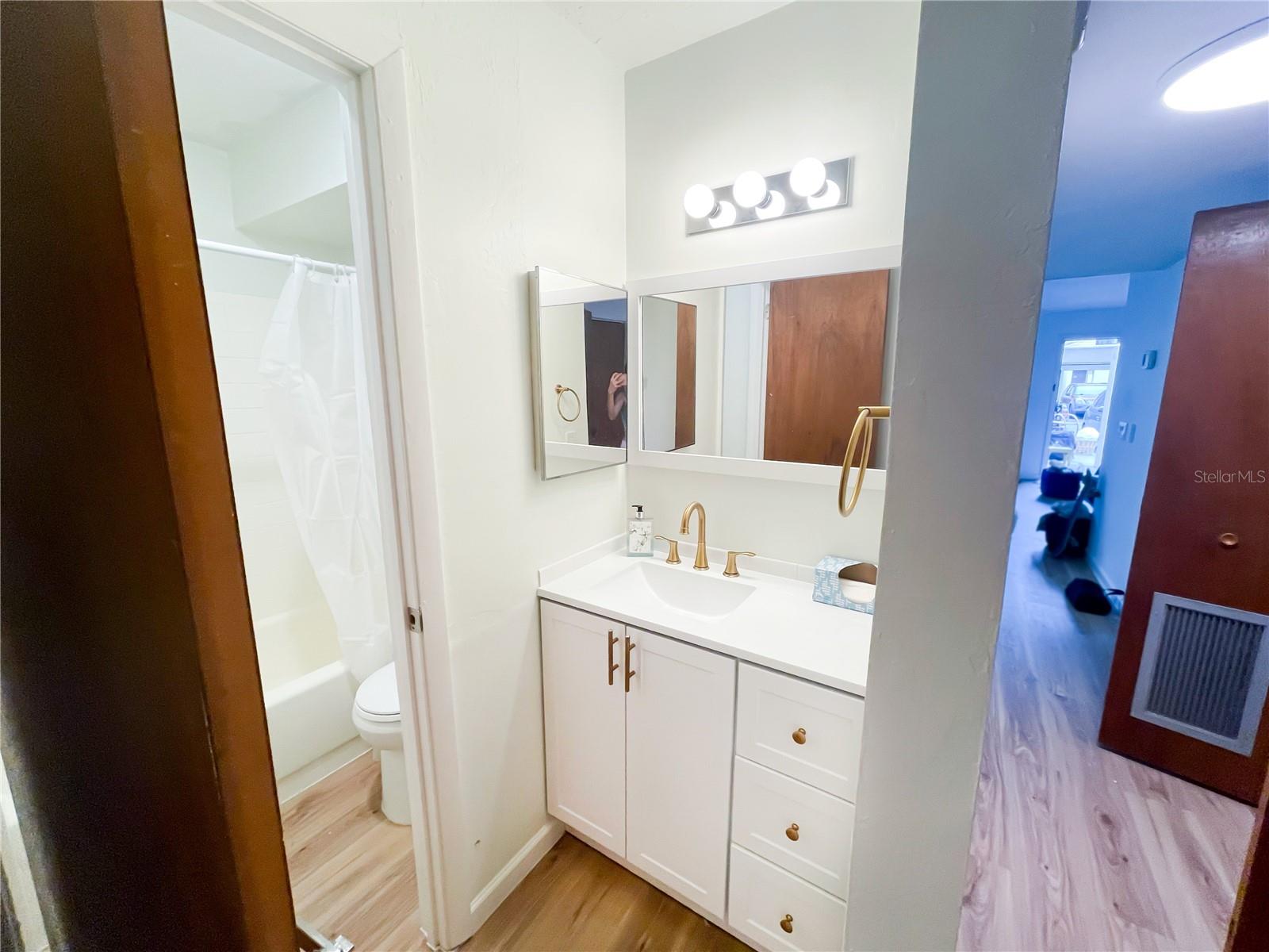 GRANTWOOD CONDO PH I - Residential