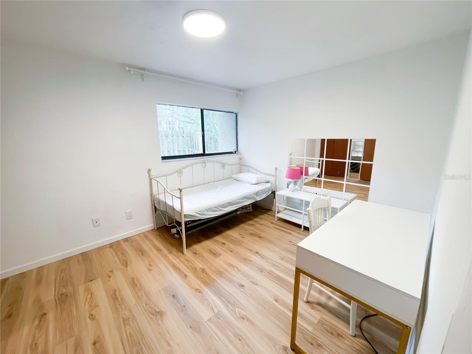 GRANTWOOD CONDO PH I - Residential