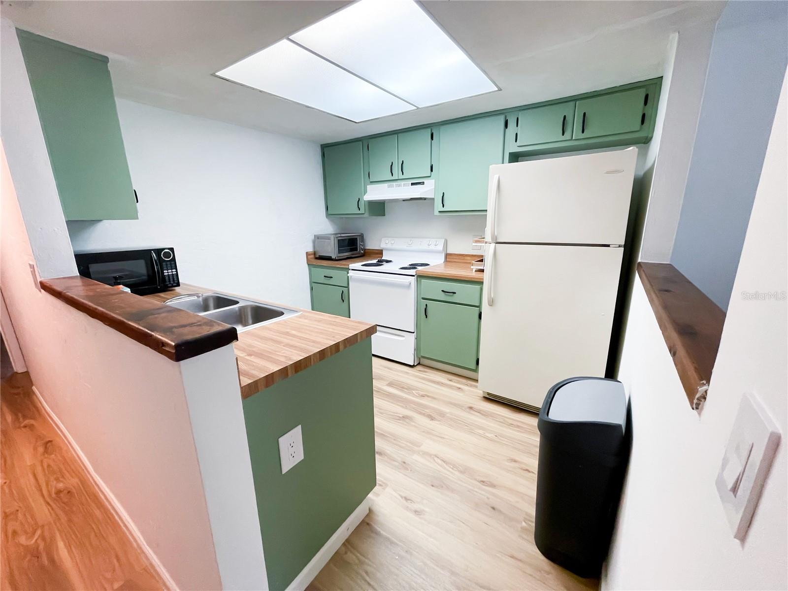 GRANTWOOD CONDO PH I - Residential