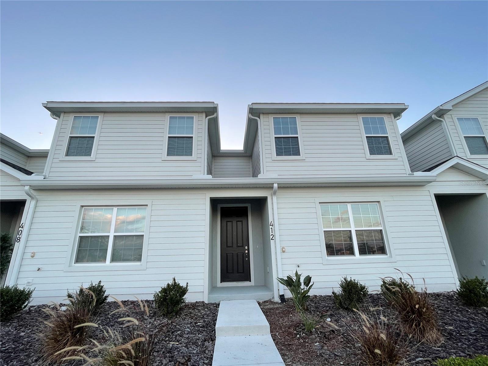 This stunning new construction townhome offers 3 spacious bedrooms, 2.5 modern bathrooms, and 2,614 sq. ft. of living space. Enjoy an open-concept gourmet kitchen with quartz countertops, backsplash, premium stainless-steel appliances, washer and dryer included, and elegant laminate floors throughout. The kitchen flows seamlessly into the bright living and dining areas—perfect for relaxing or entertaining.
Upstairs, you’ll find three comfortable bedrooms, a spacious den ideal for a TV room or office, and a convenient laundry area. The home features beautiful views of the pool and lake, adding a touch of serenity to everyday living. Located just 10 minutes from Lake Nona, this community offers easy access to top-rated schools, shopping, dining, and major medical centers including Nemours and VA Hospital. Enjoy resort-style amenities such as a sparkling pool with waterslide and splash pad, clubhouse, playground, soccer field, pickleball courts, dog park, picnic areas, and scenic walking trails. Available now for $2,250/month, this home is perfect for families seeking comfort, style, and a vibrant community lifestyle in one of St. Cloud’s most desirable neighborhoods. Don’t miss the opportunity to be the first to enjoy this beautiful townhome. Contact us today!