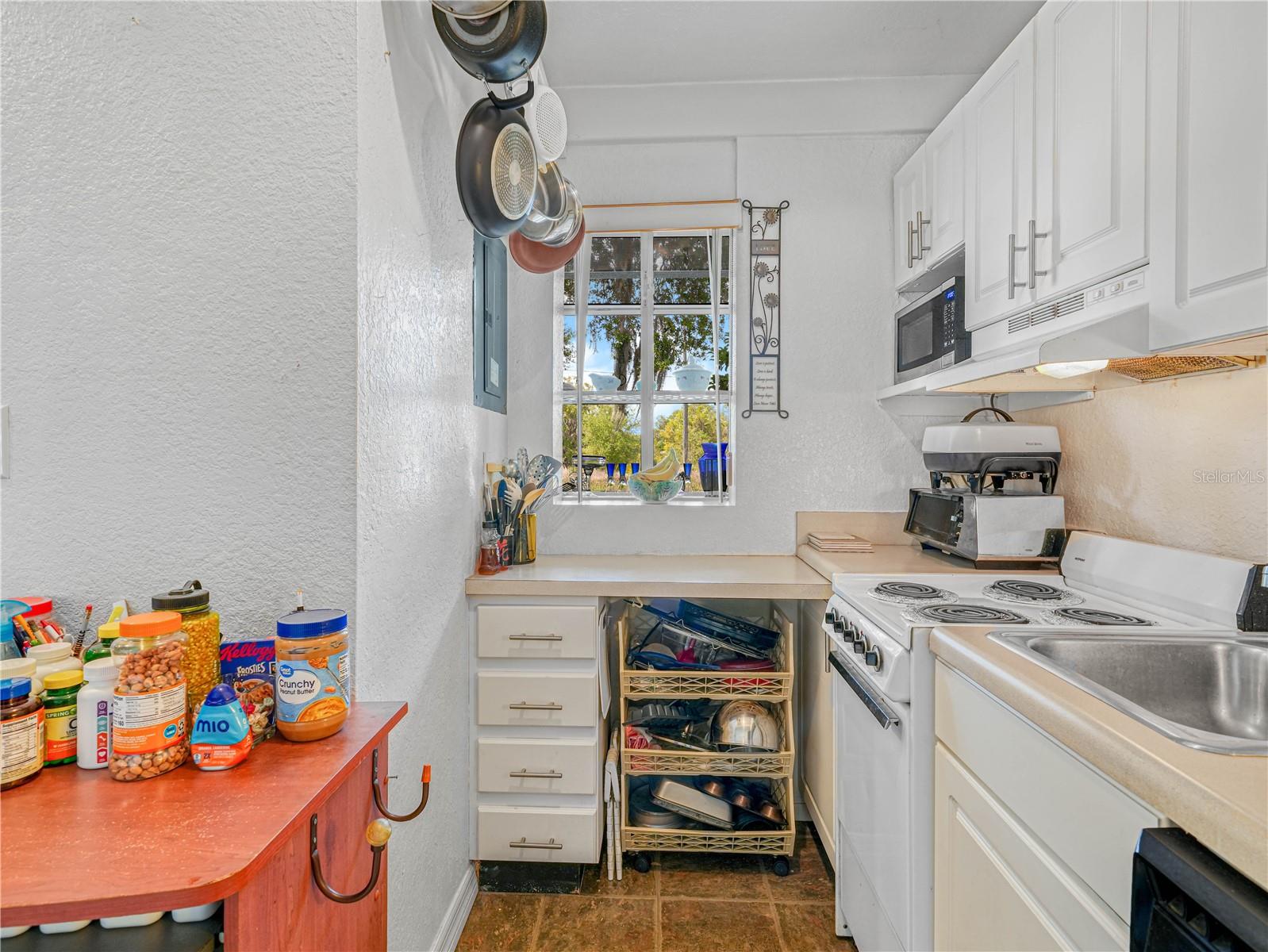 LAKESHORE CLUB - Residential