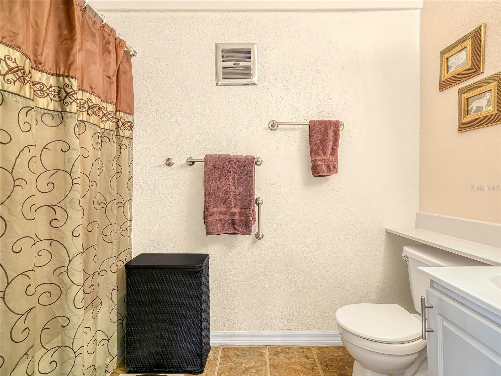 LAKESHORE CLUB - Residential