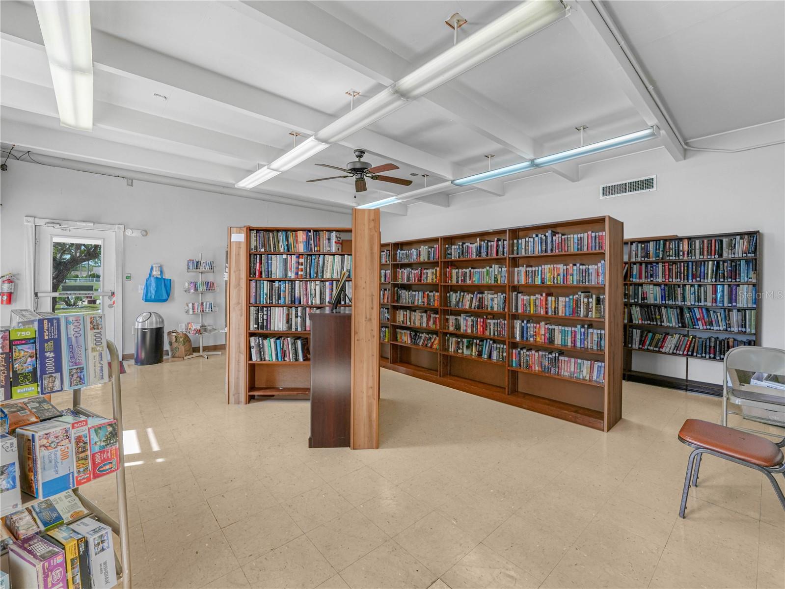 LAKESHORE CLUB - Residential