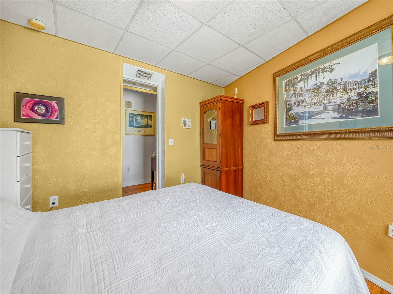 LAKESHORE CLUB - Residential