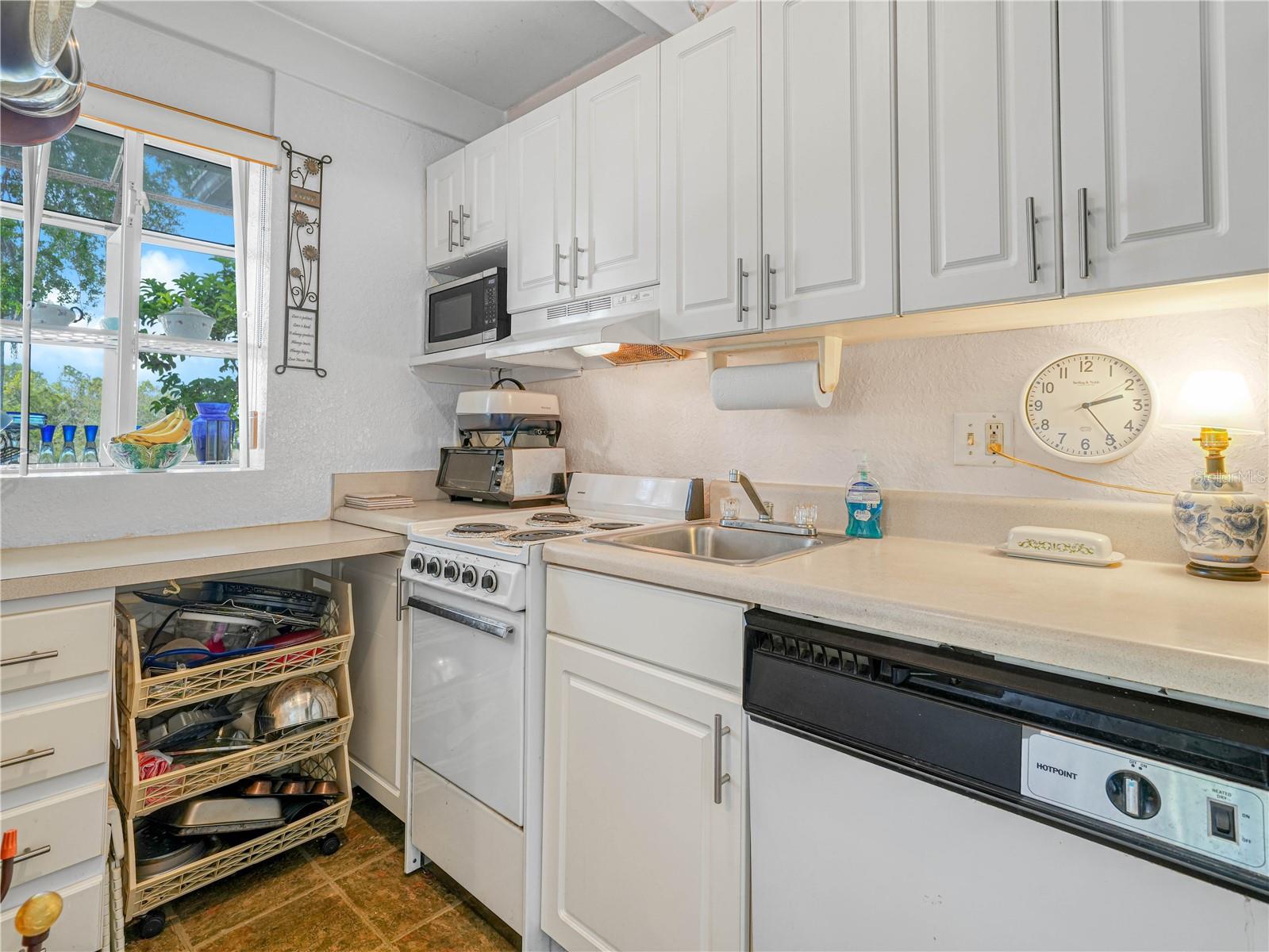 LAKESHORE CLUB - Residential