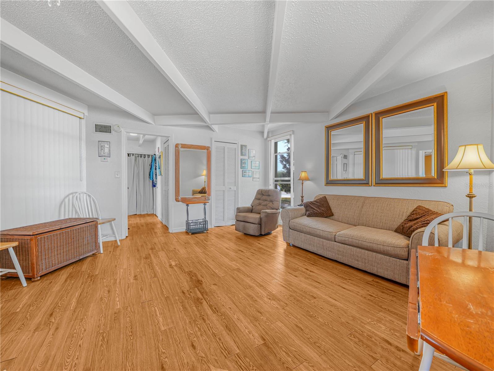 LAKESHORE CLUB - Residential