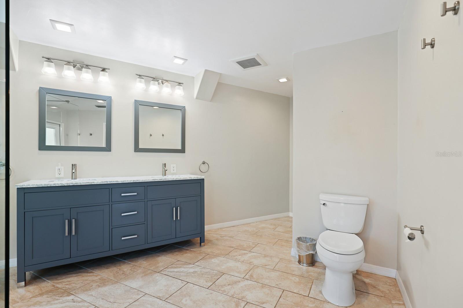 RIVER HILLS COUNTRY CLUB PARCE - Residential