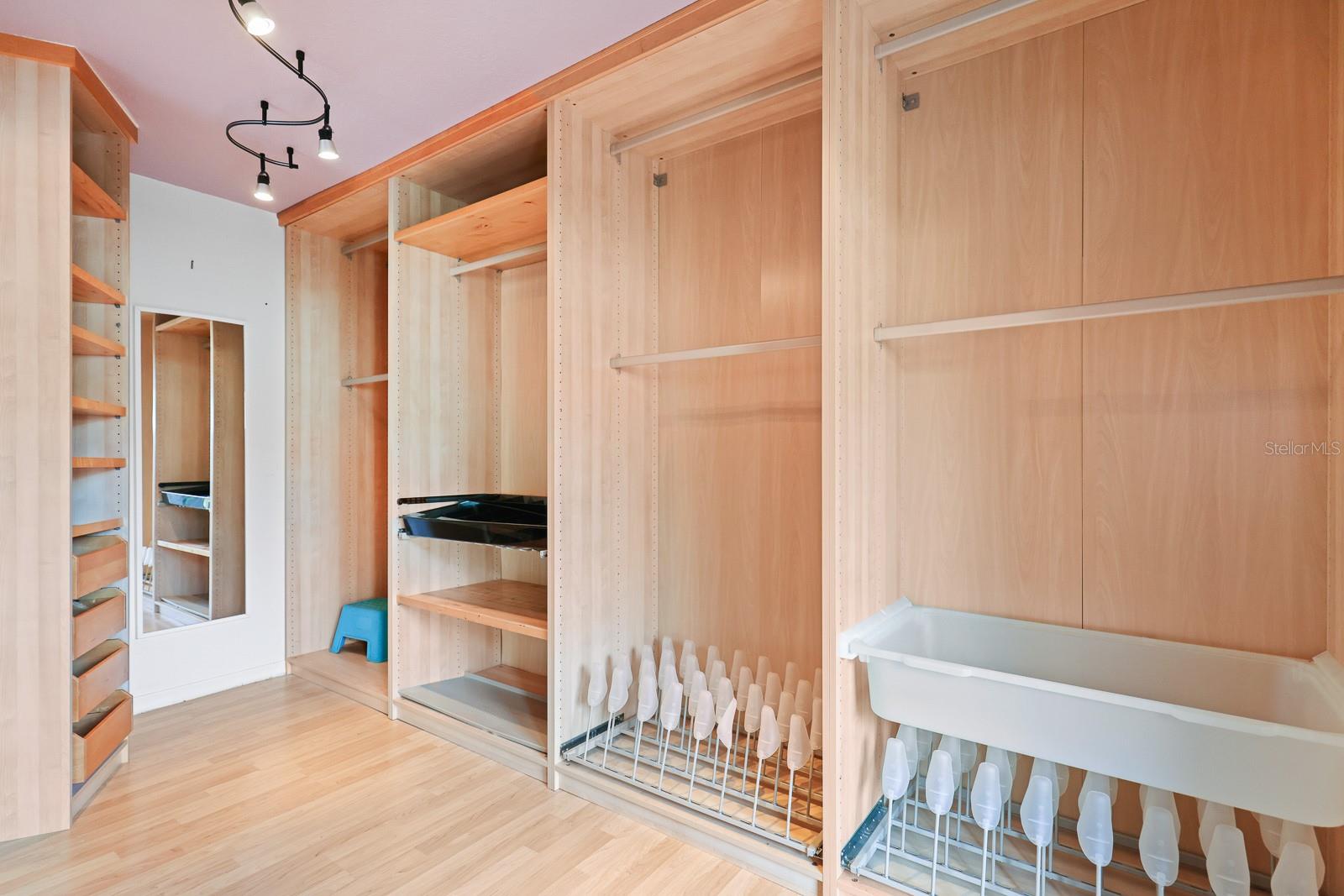 RIVER HILLS COUNTRY CLUB PARCE - Residential