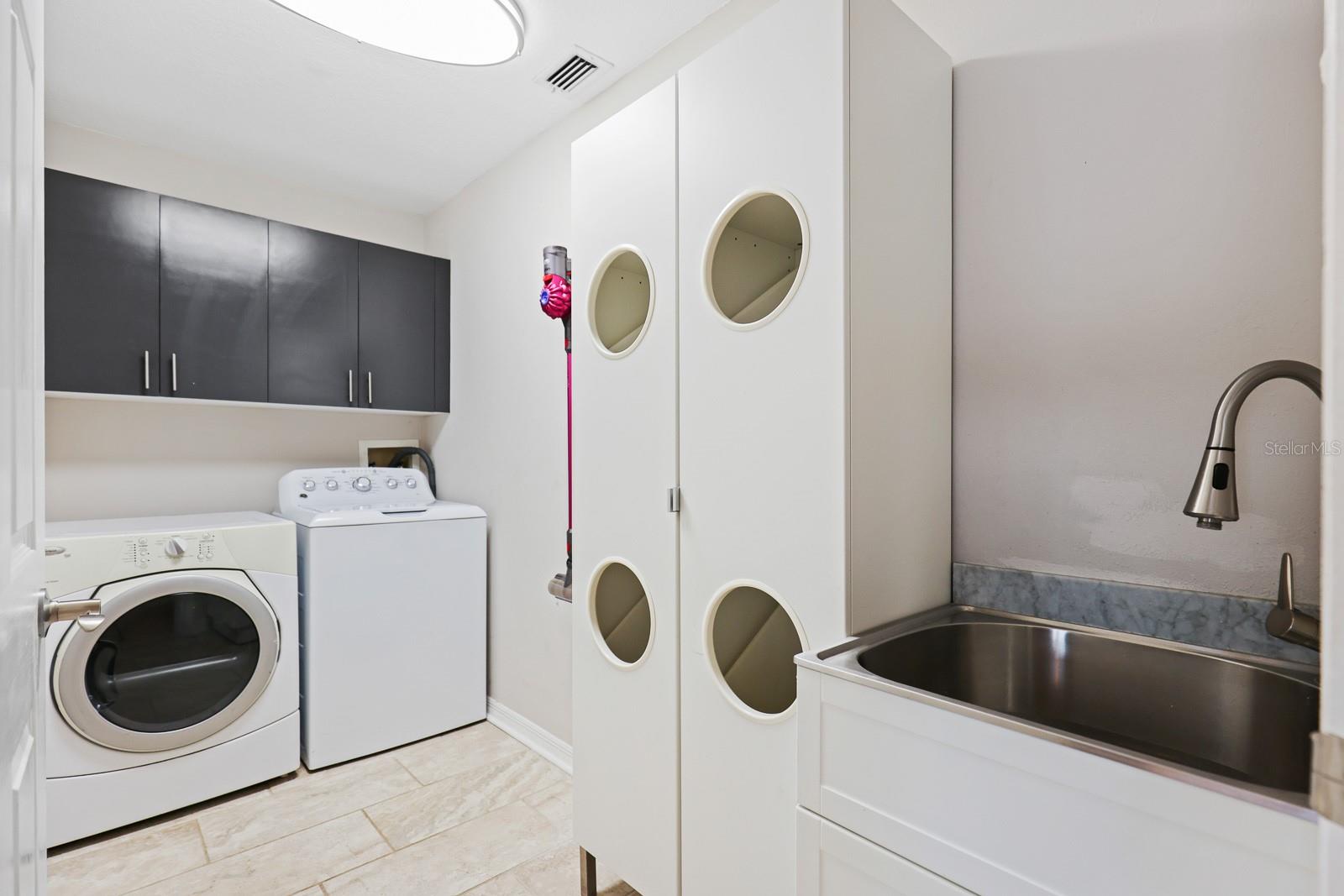 RIVER HILLS COUNTRY CLUB PARCE - Residential