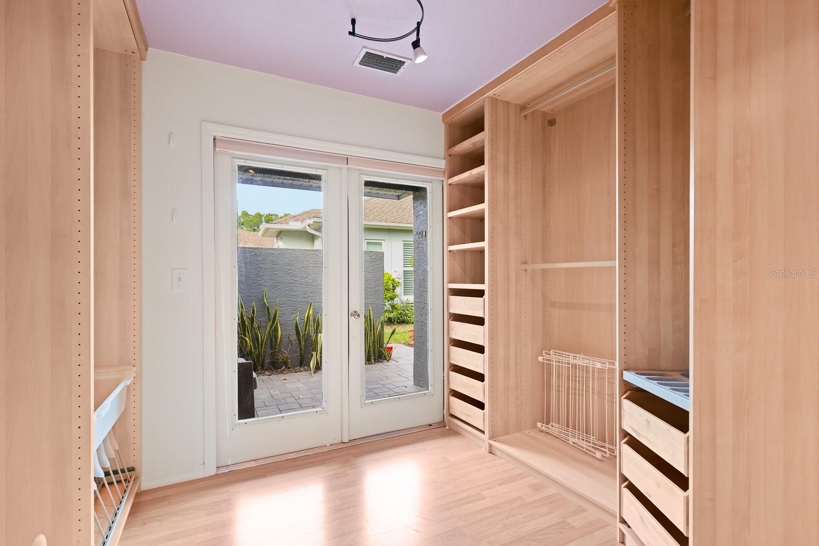 RIVER HILLS COUNTRY CLUB PARCE - Residential