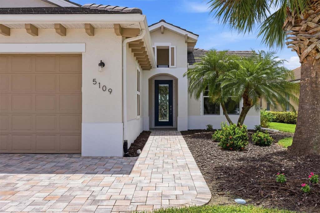 Photo of 5109 Tidewater Preserve Blvd, Bradenton, FL 34208 (MLS # A4704162)
