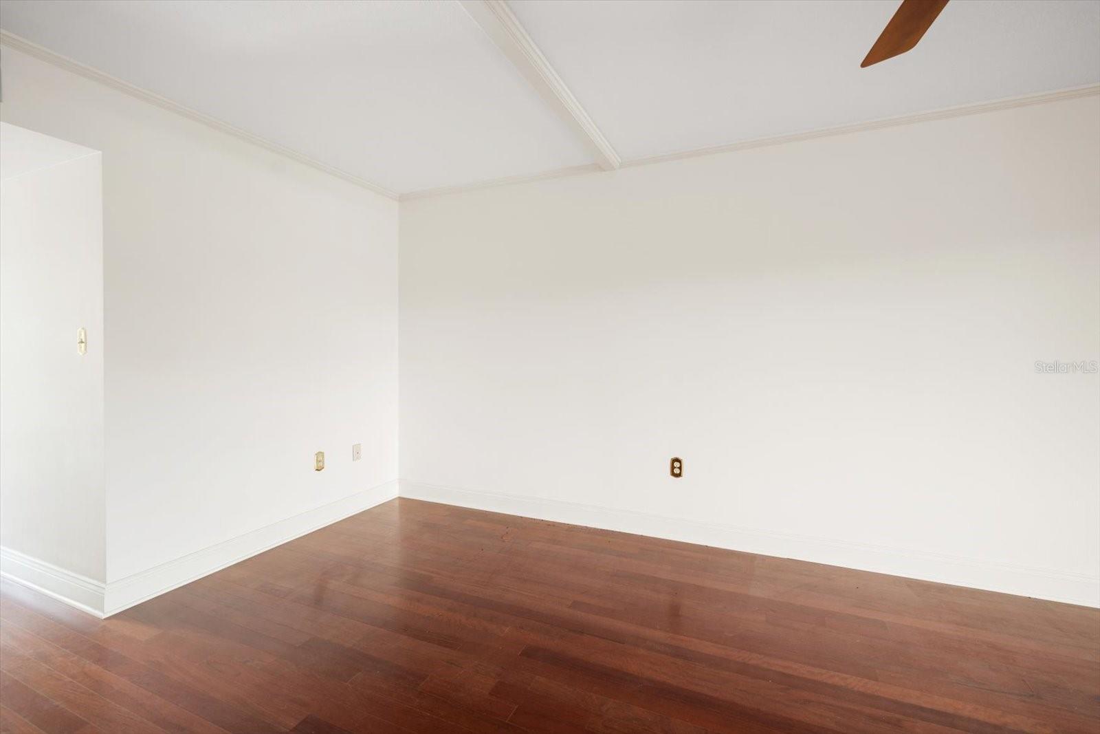 SUNSHINE TOWERS APT RESIDENCES - Residential