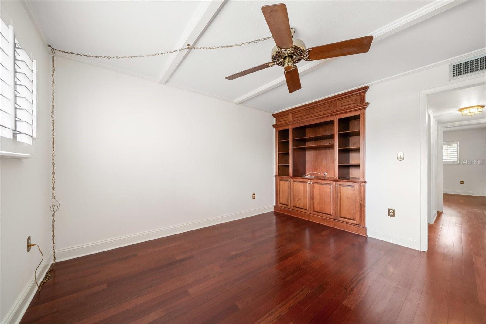 SUNSHINE TOWERS APT RESIDENCES - Residential