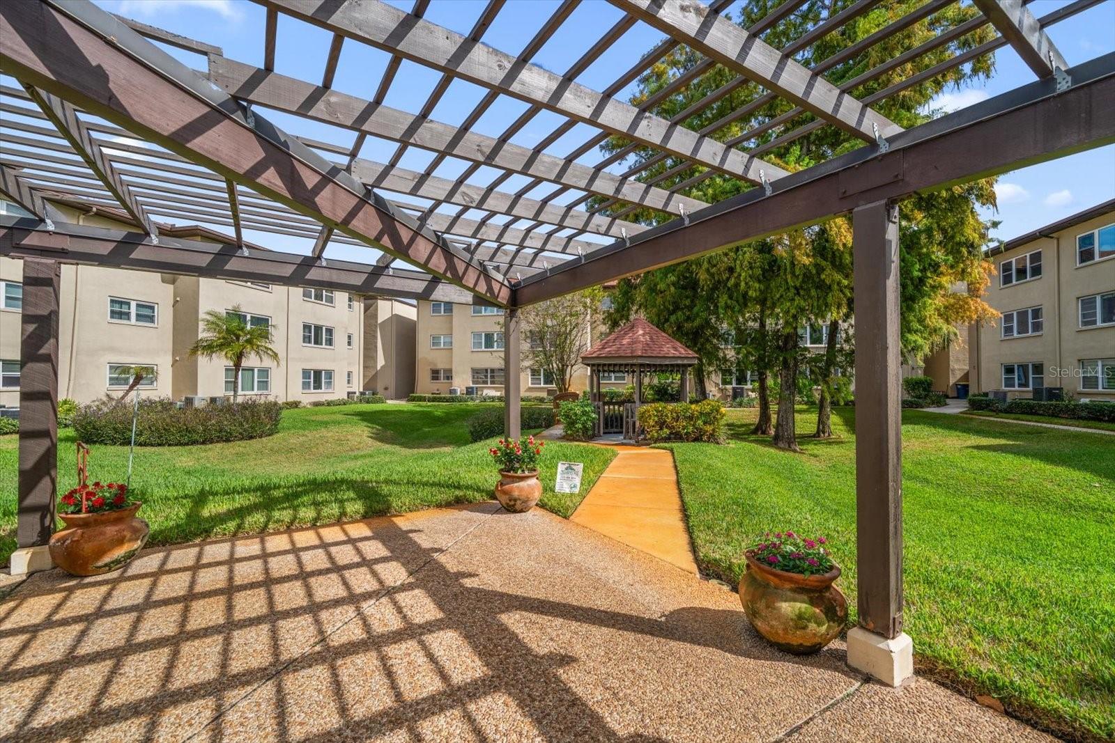 SUNSHINE TOWERS APT RESIDENCES - Residential