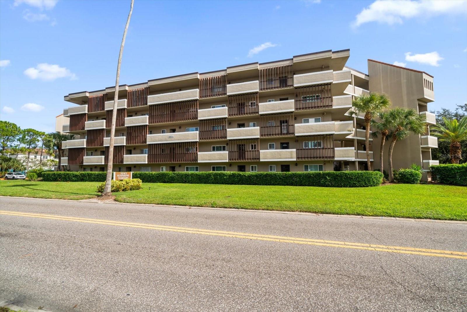 SUNSHINE TOWERS APT RESIDENCES - Residential