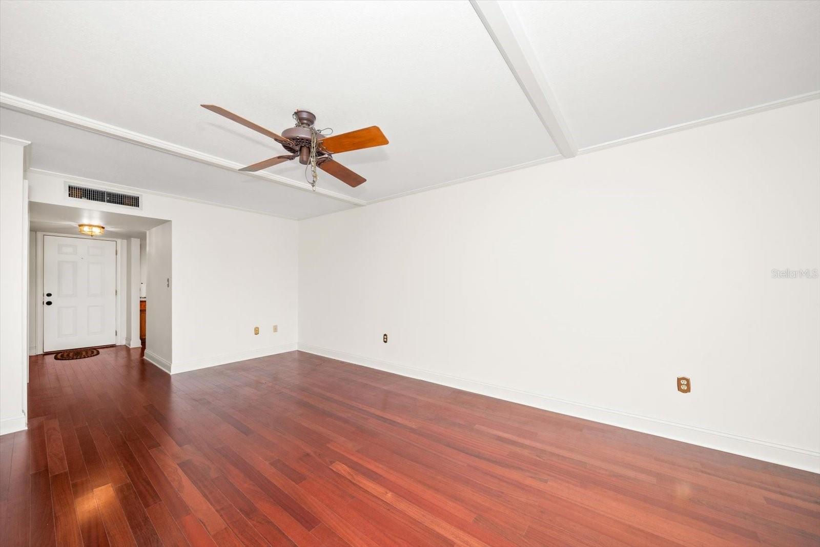 SUNSHINE TOWERS APT RESIDENCES - Residential