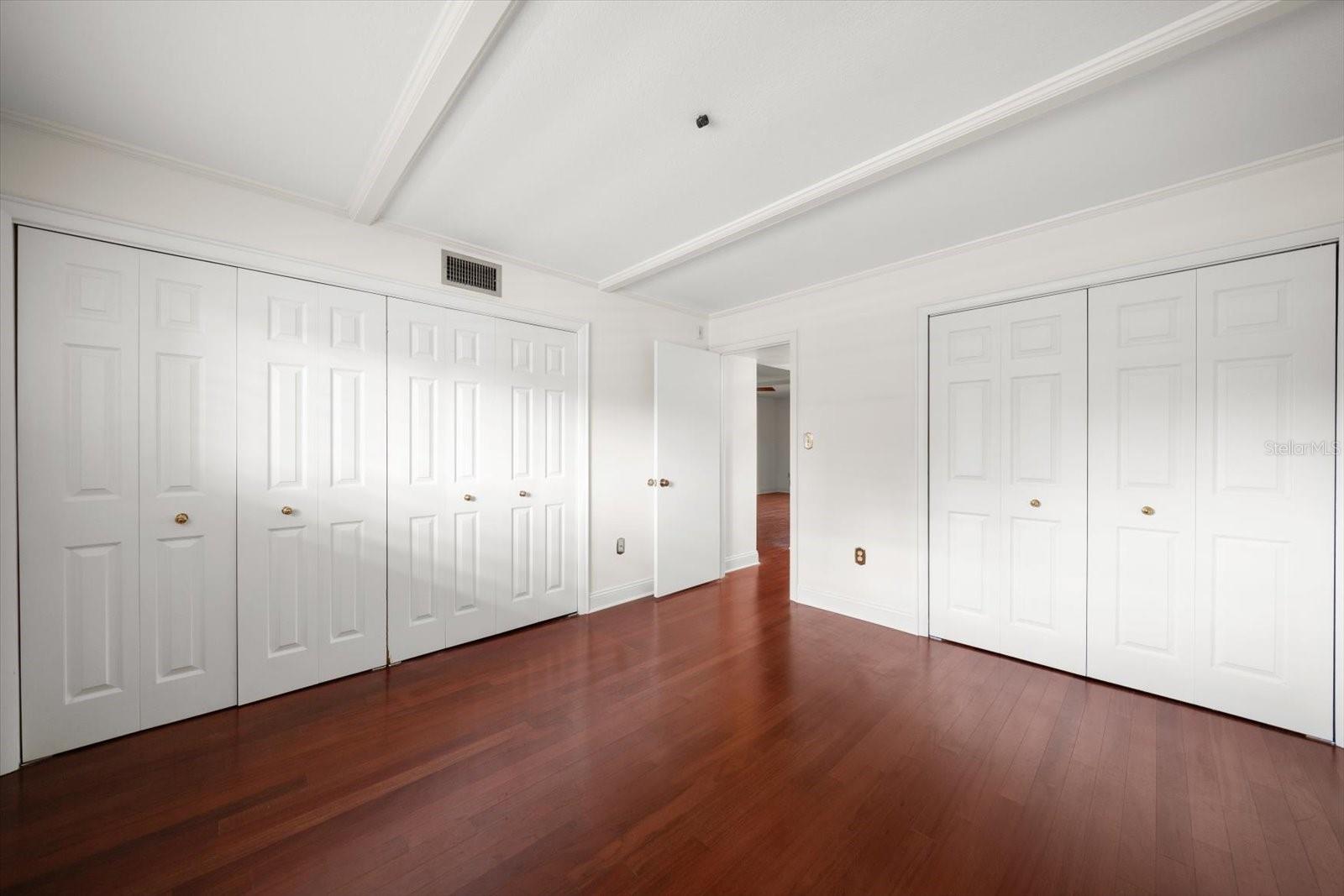 SUNSHINE TOWERS APT RESIDENCES - Residential