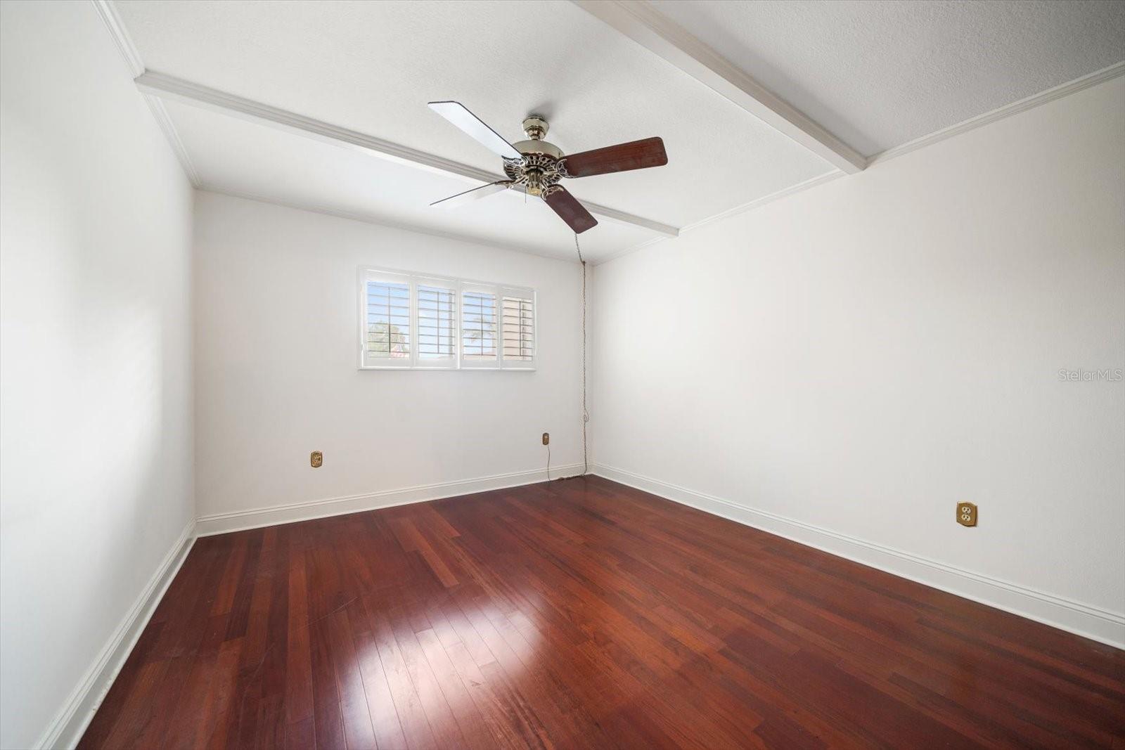 SUNSHINE TOWERS APT RESIDENCES - Residential