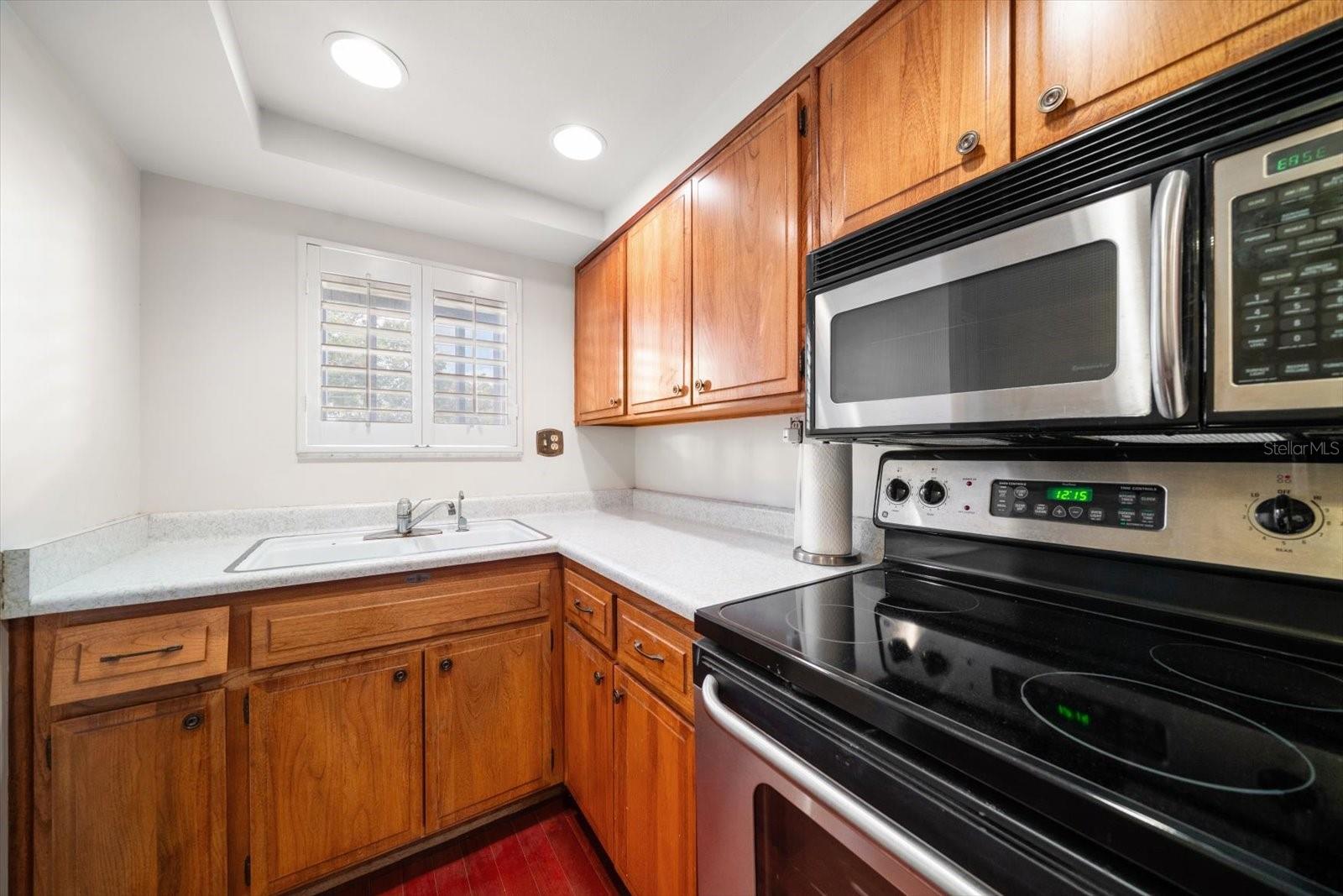 SUNSHINE TOWERS APT RESIDENCES - Residential