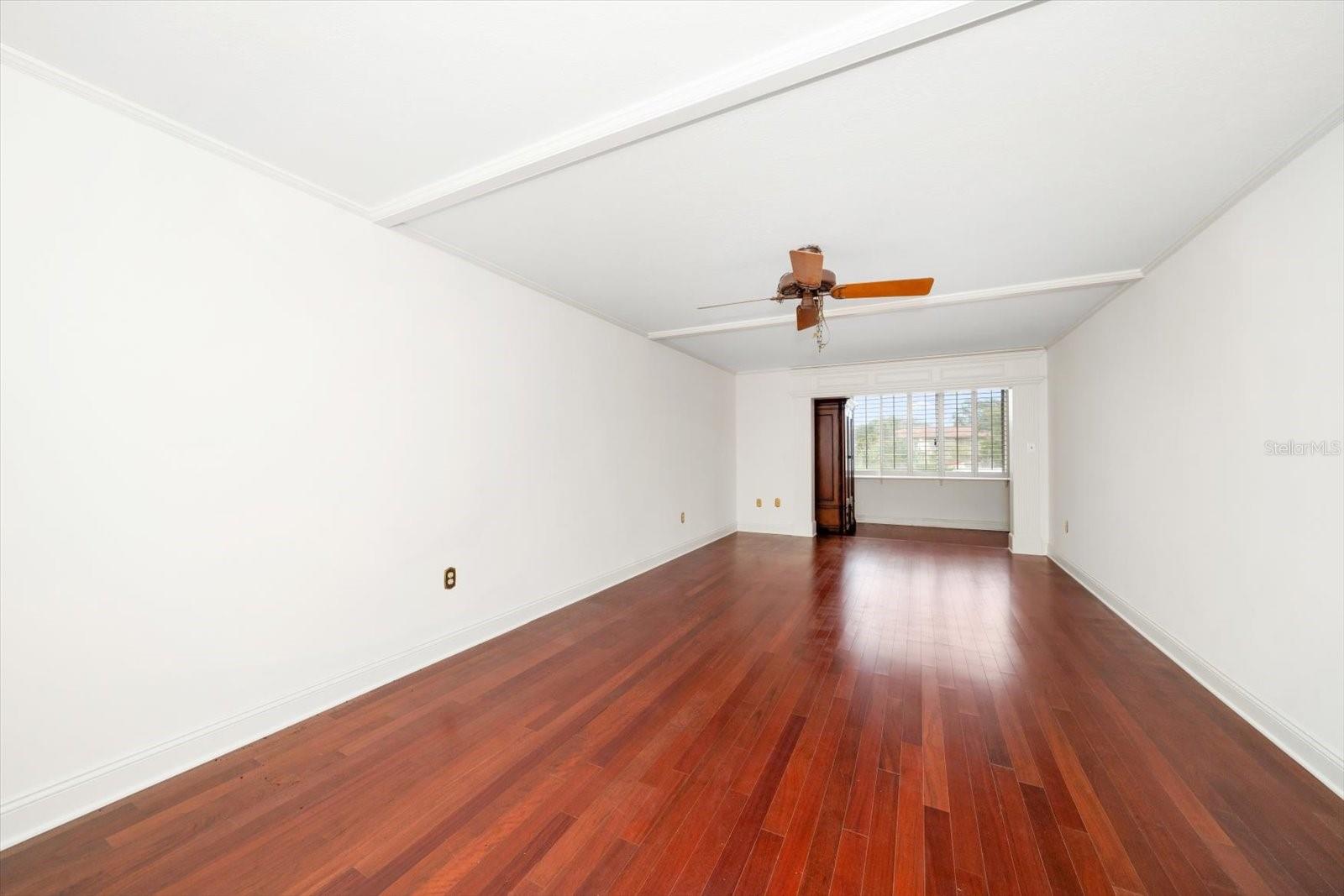 SUNSHINE TOWERS APT RESIDENCES - Residential