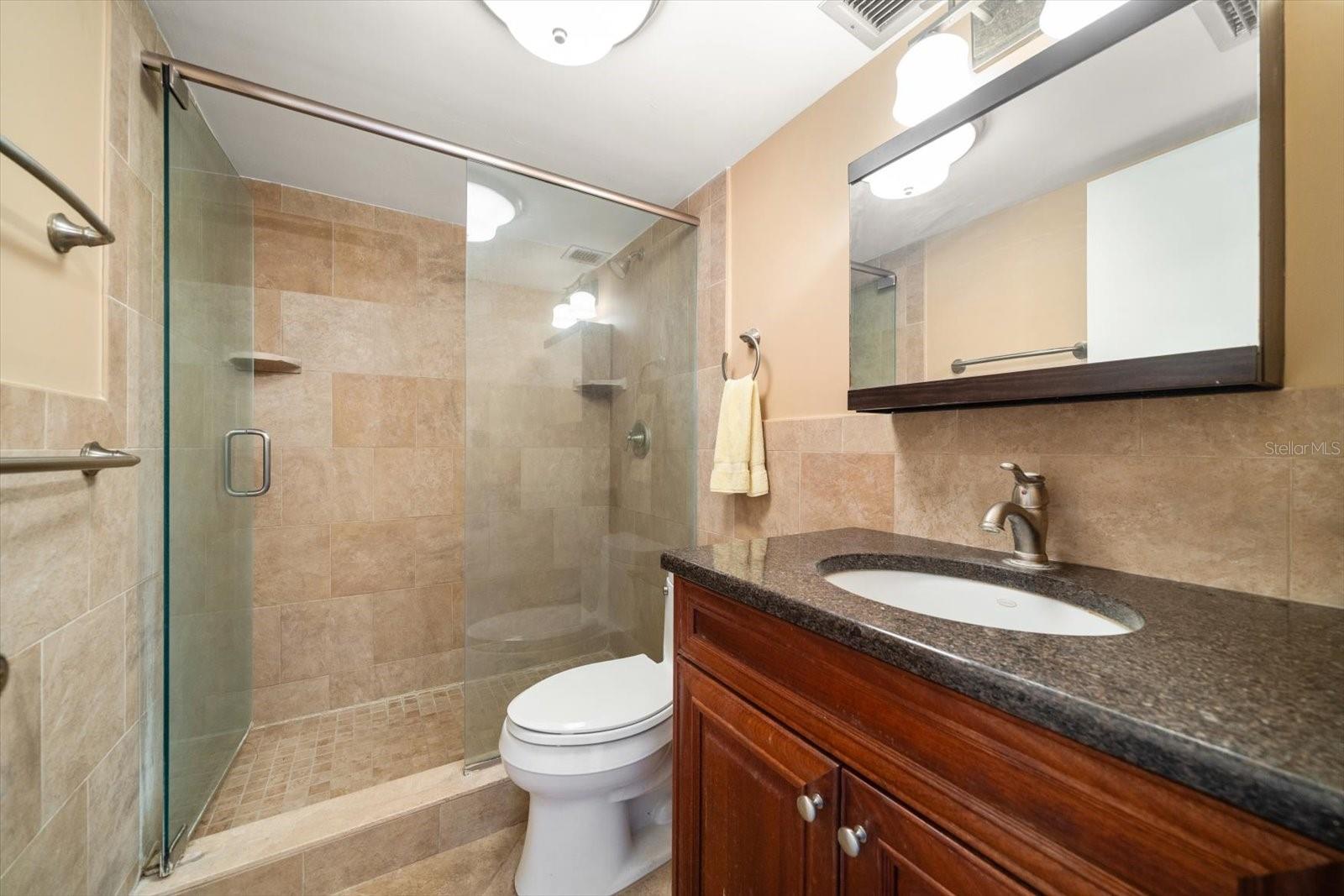 SUNSHINE TOWERS APT RESIDENCES - Residential