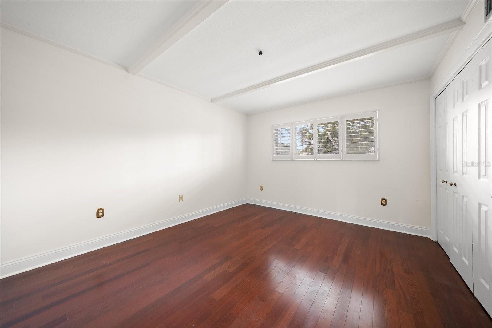 SUNSHINE TOWERS APT RESIDENCES - Residential