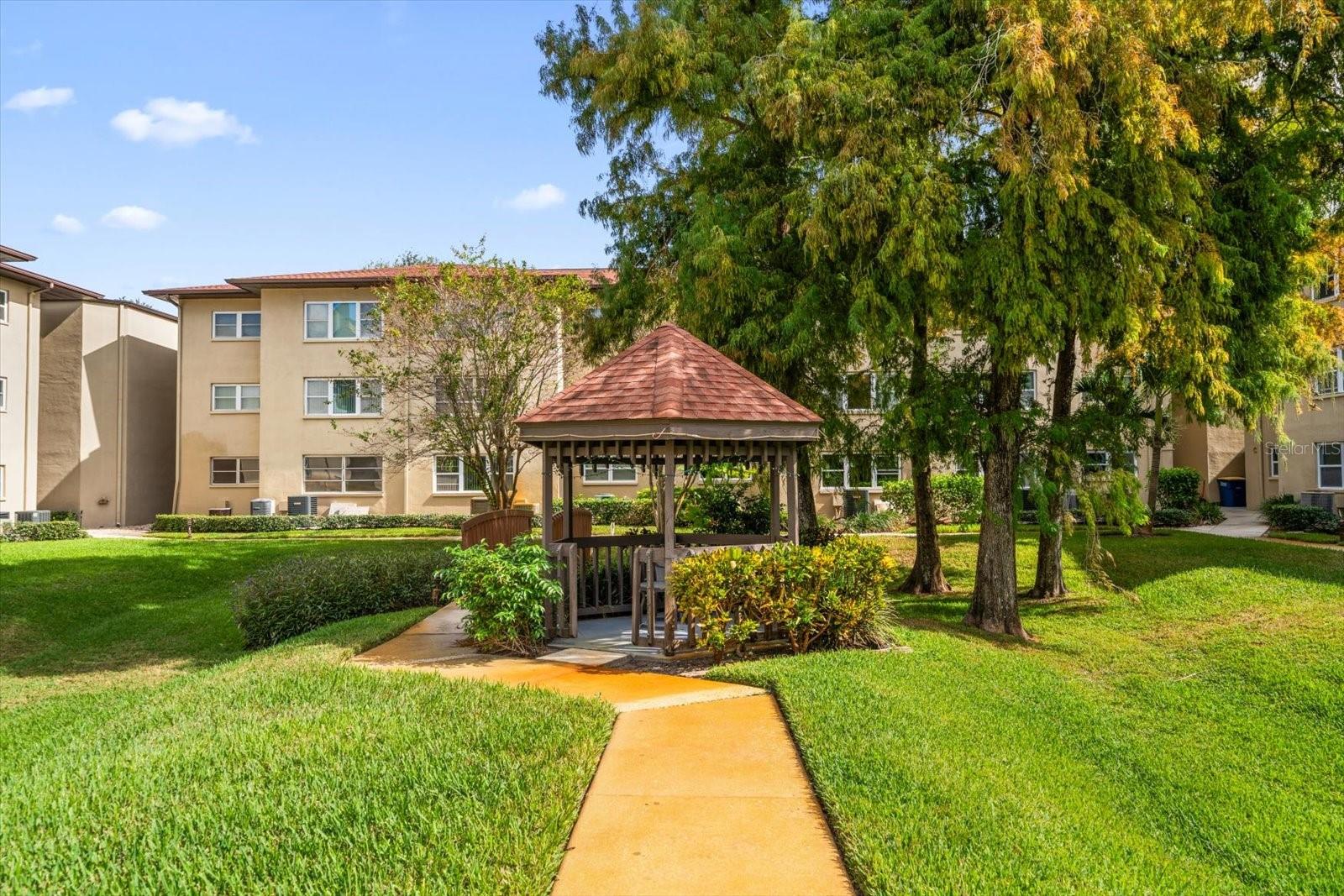 SUNSHINE TOWERS APT RESIDENCES - Residential