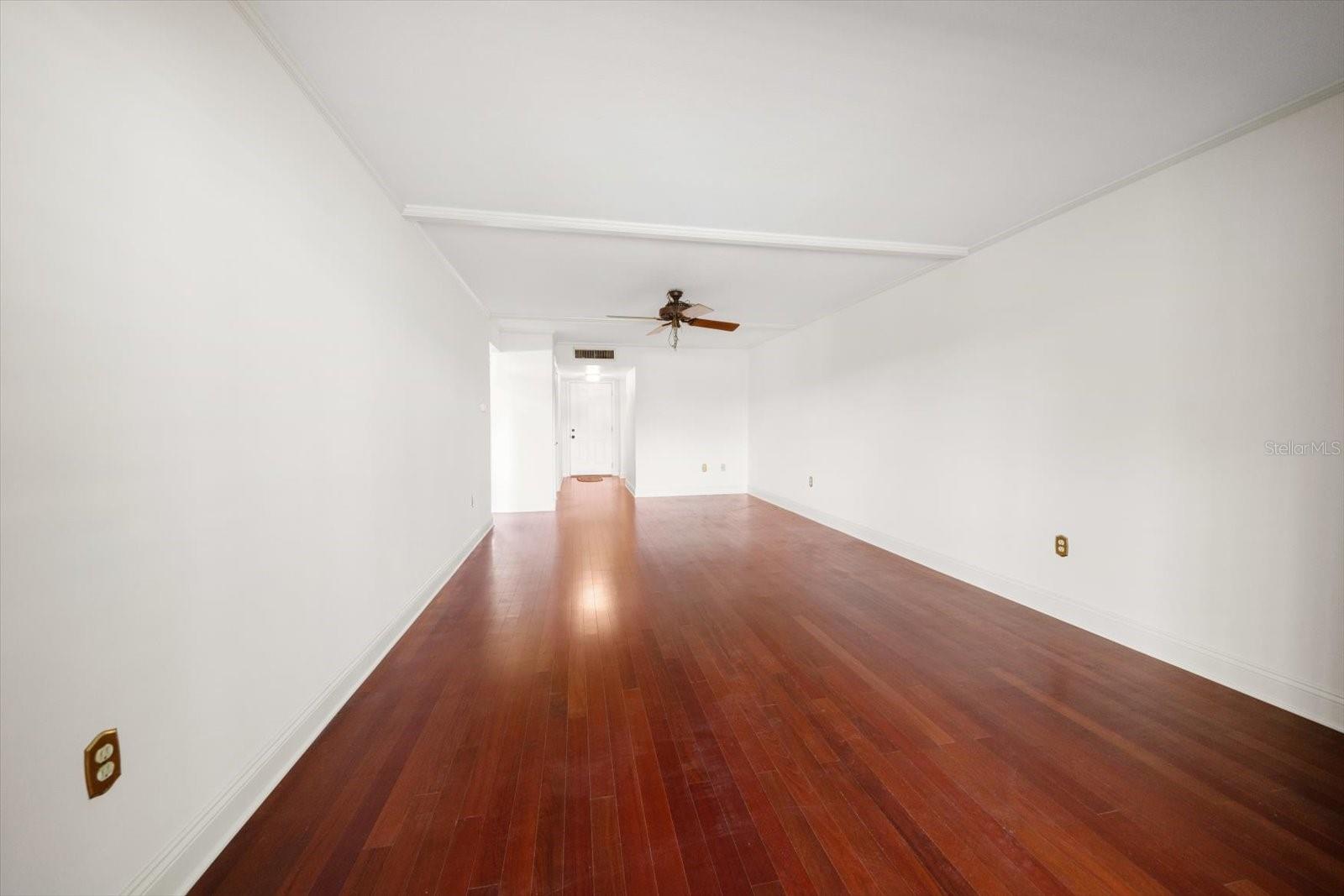 SUNSHINE TOWERS APT RESIDENCES - Residential